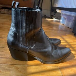 Vagabond Chelsea boots